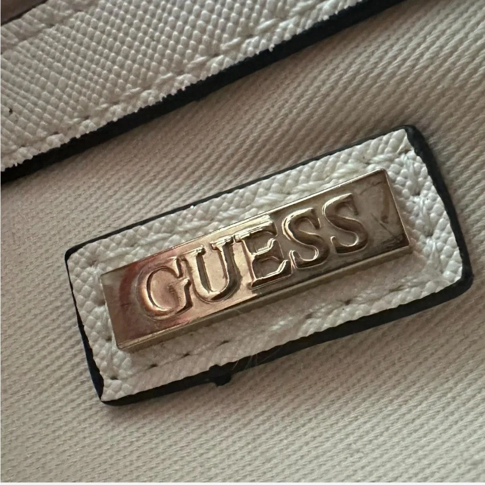 Y2K Guess White Shoulder Bag with Gold Chain - Picture 5 of 6